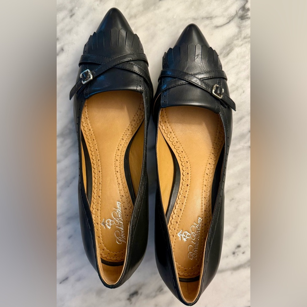 BEAUTIFUL Black Leather kitten heels by Brooks Brothers size 8
